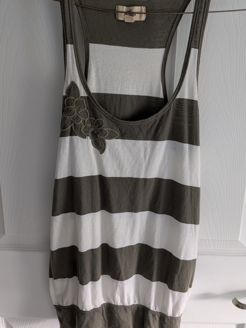 Holloster Women's Striped Scoop Neck Tank Top - White & Olive